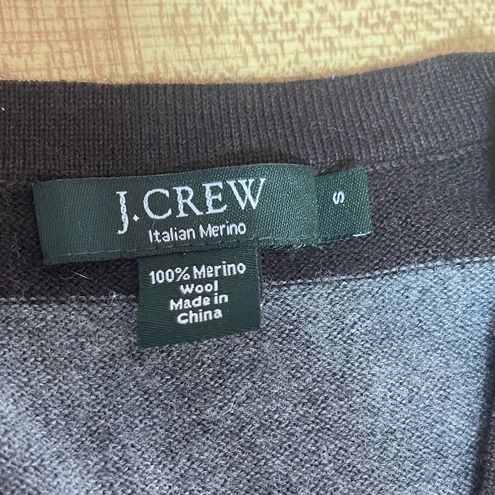 J. Crew Italian Merino V-neck sleeveless pullover sweater Men’s size S - Picture 12 of 13